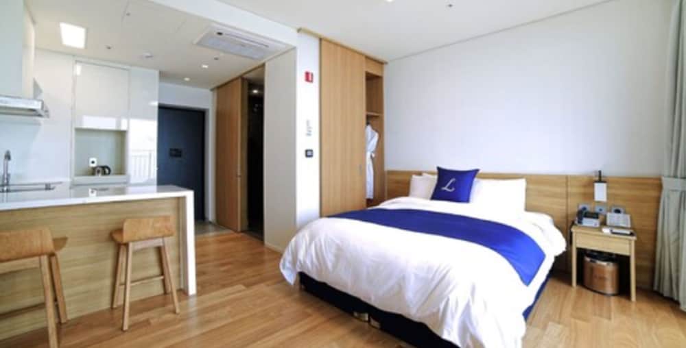 Lapis Hotel 6/70