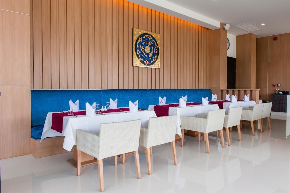 42C The Chic Hotel 44/49