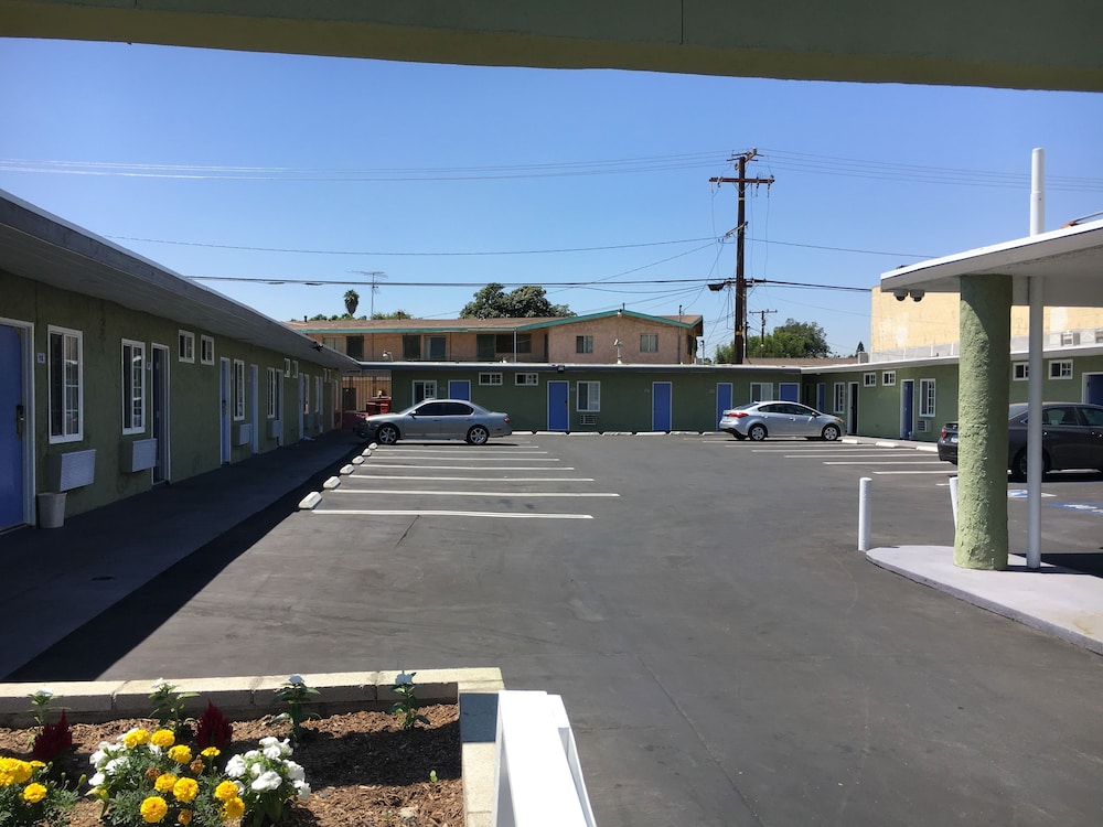 Town House Motel 3/48