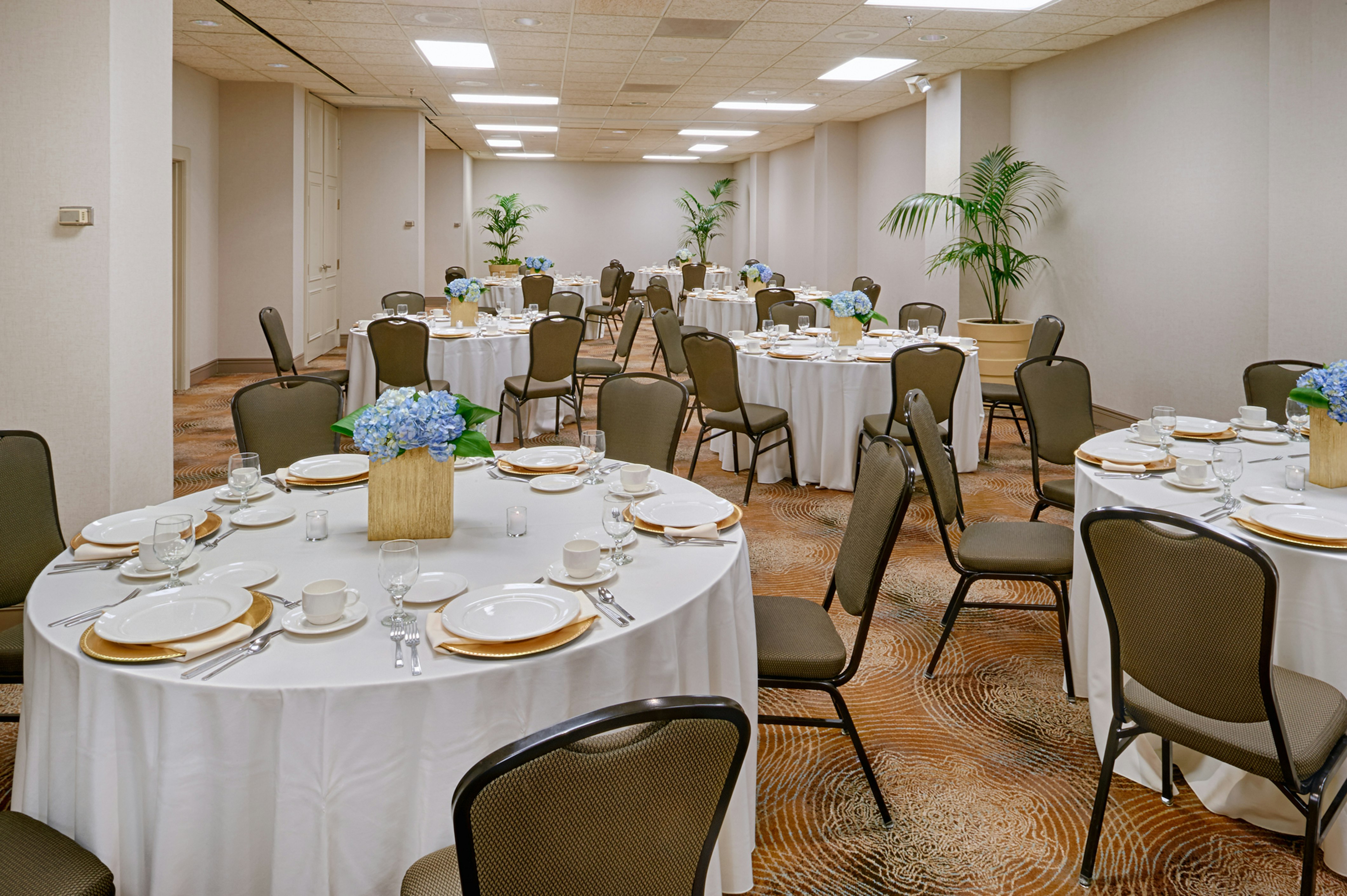 Doubletree Hotel Tulsa Downtown 24/40