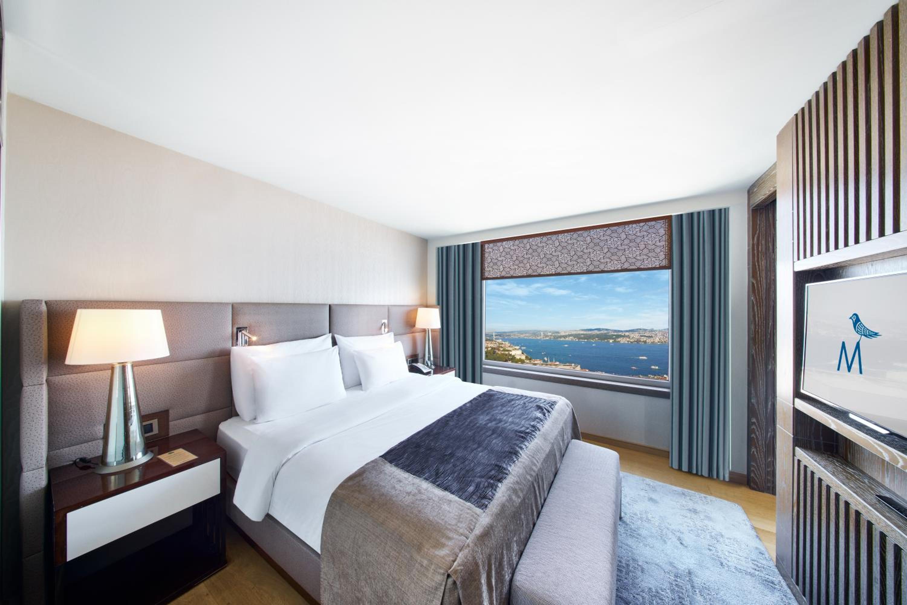 Bosphorus, Suite, Queen Bed, Sofa, Lounge Access
