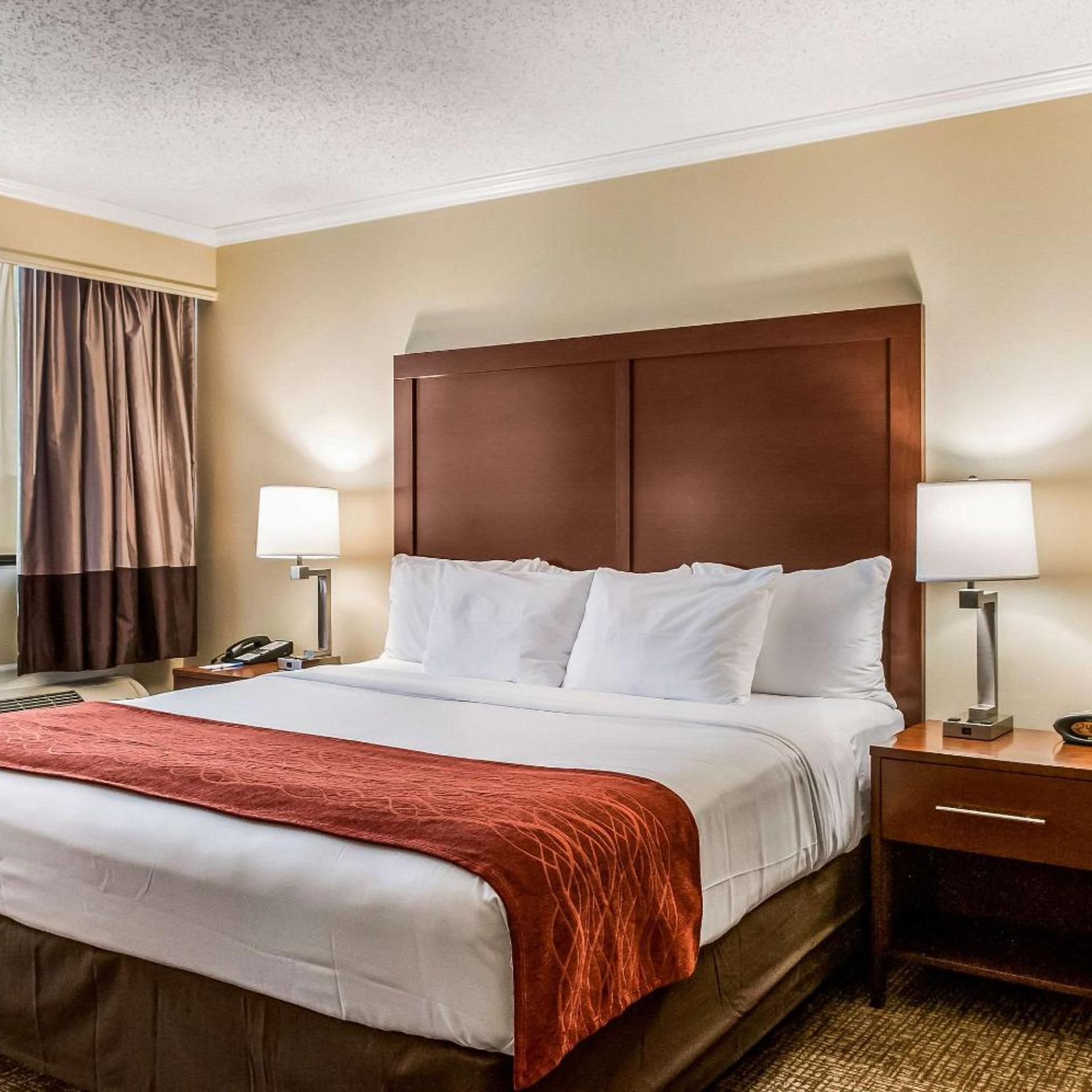 ROOM, KING BED