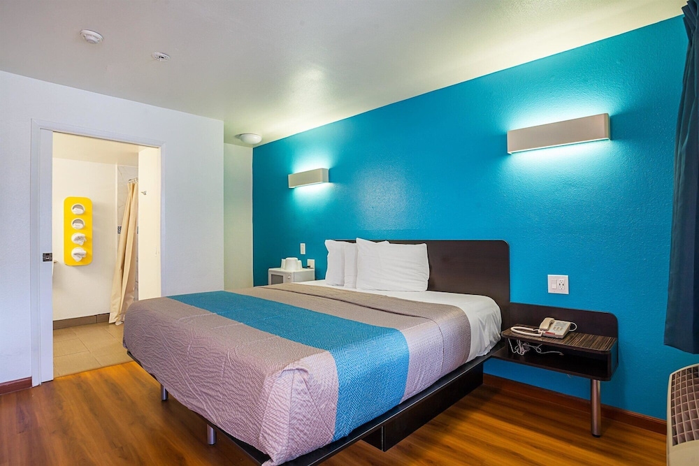 Motel6 Ventura, CA - Downtown 15/33