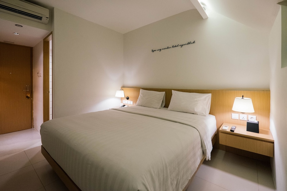 ROOM, SINGLE