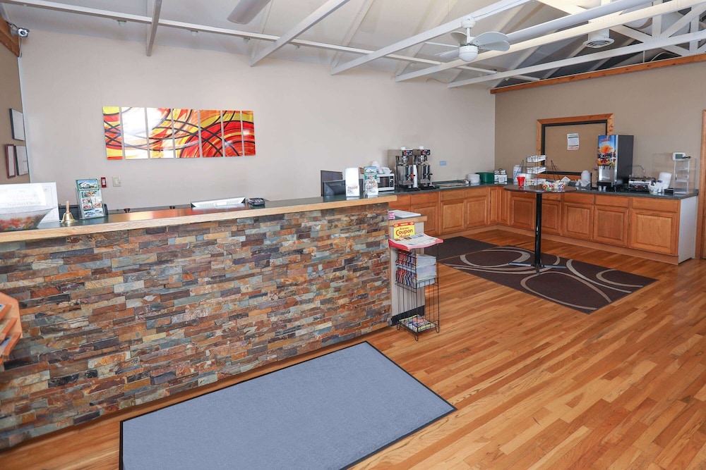 Super 8 by Wyndham Branson Shepherd of the Hills Exwy 7/60