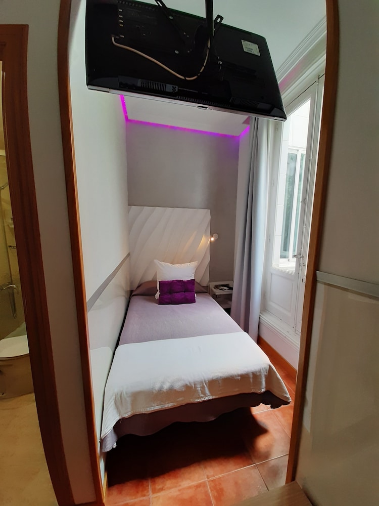 Hostal Las Fuentes 30/66