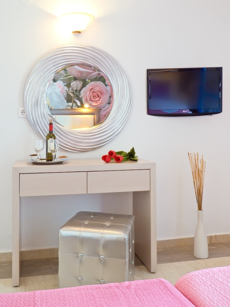 Pyrgos Beach Apartments 3/50