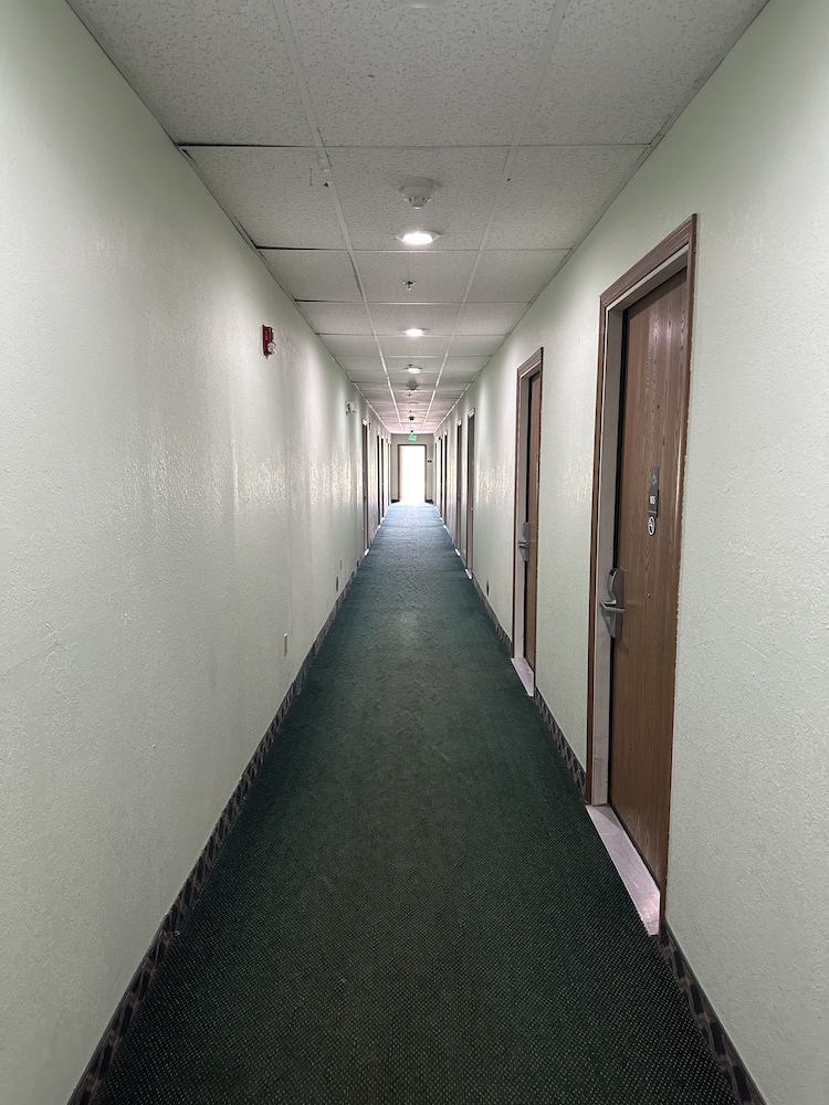 Highland Inn Peculiar 21/52