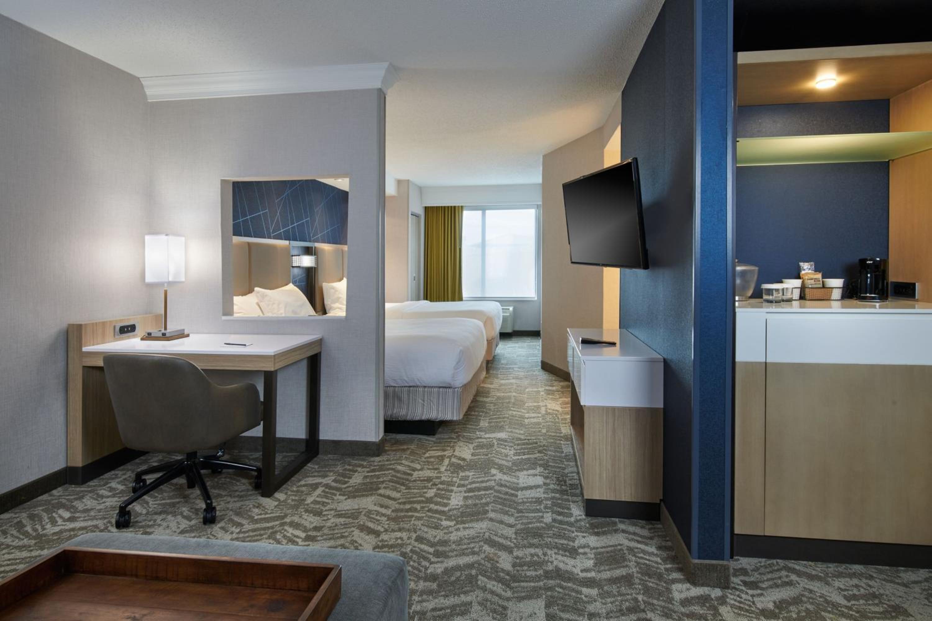 Suite, 2 Double Beds, Sofa, Bathtub, Accessible