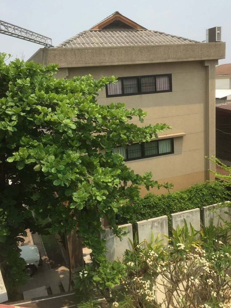 Srisomthai Hotel 62/66