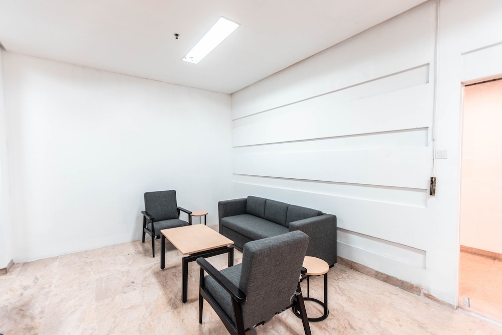 Super OYO Townhouse 1 Hotel Salemba 29/38