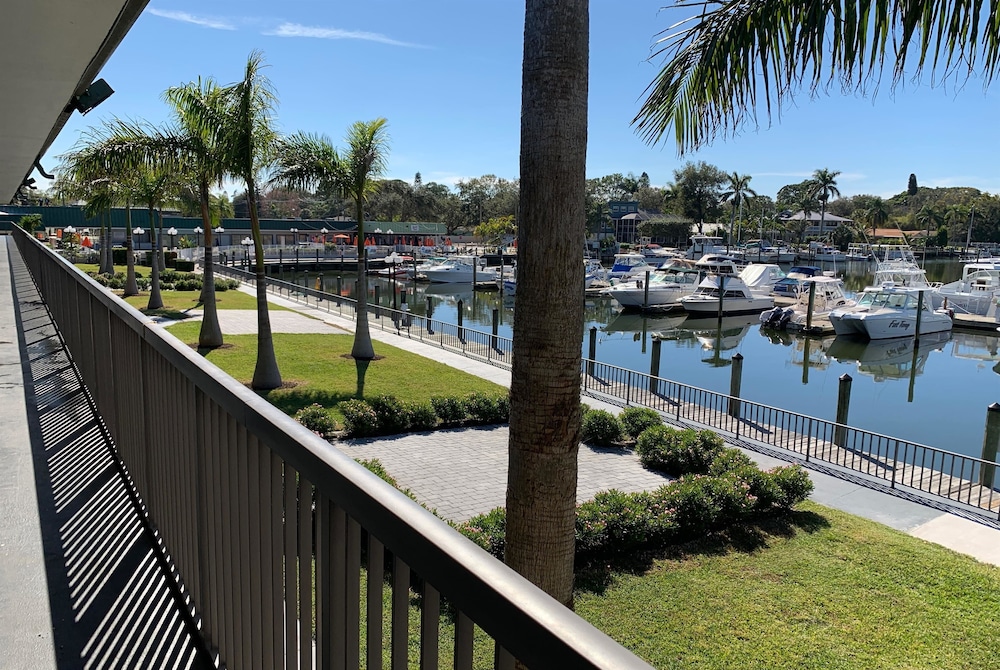 Ramada by Wyndham Sarasota Waterfront 7/71