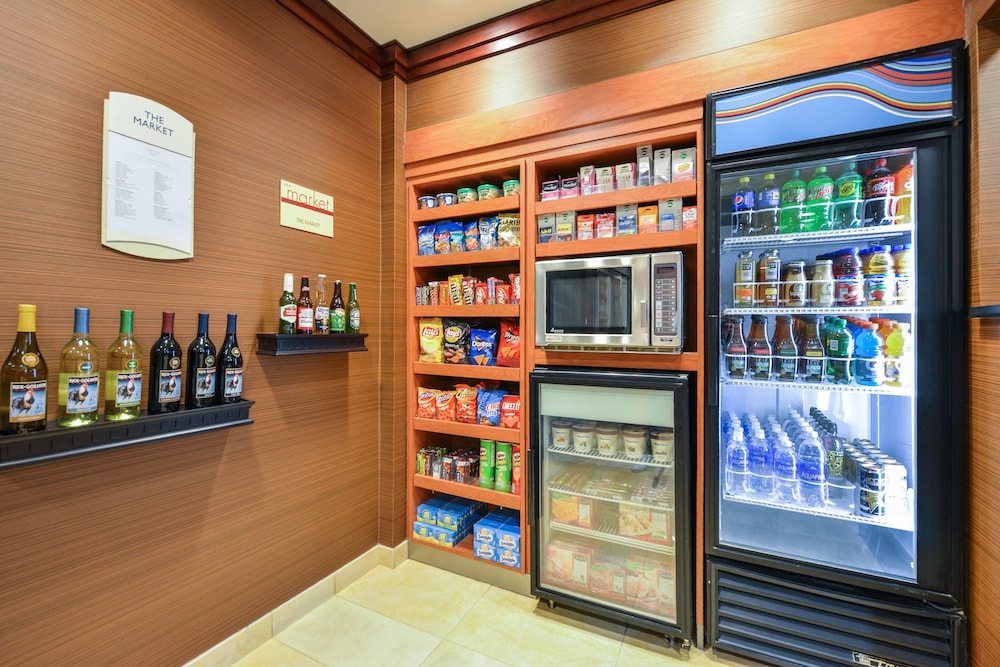 Fairfield Inn & Suites by Marriott White Marsh 19/33