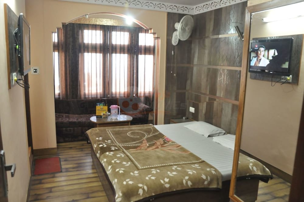 Hotel Sidharth Regency 15/34