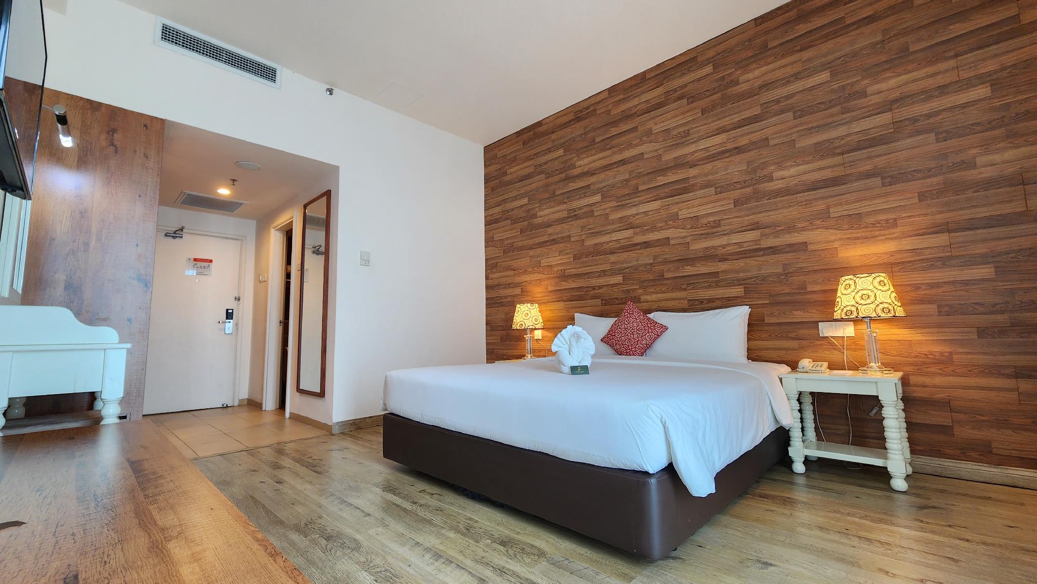 Premium, King Bed, Swan Garden Hotel 2/2