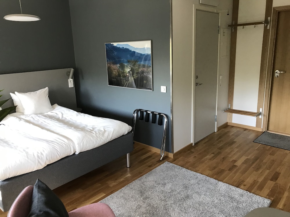 STUDIO, QUEEN BED, KITCHENETTE