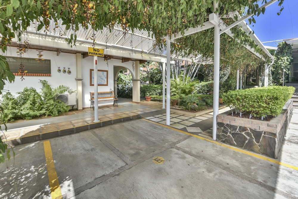 La Riviera Hotel Bed And Breakfast 43/50