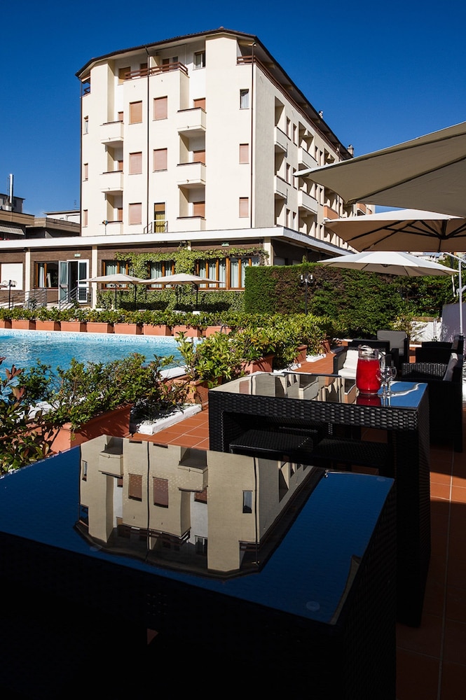 Hotel Touring Falconara Marittima 1/36