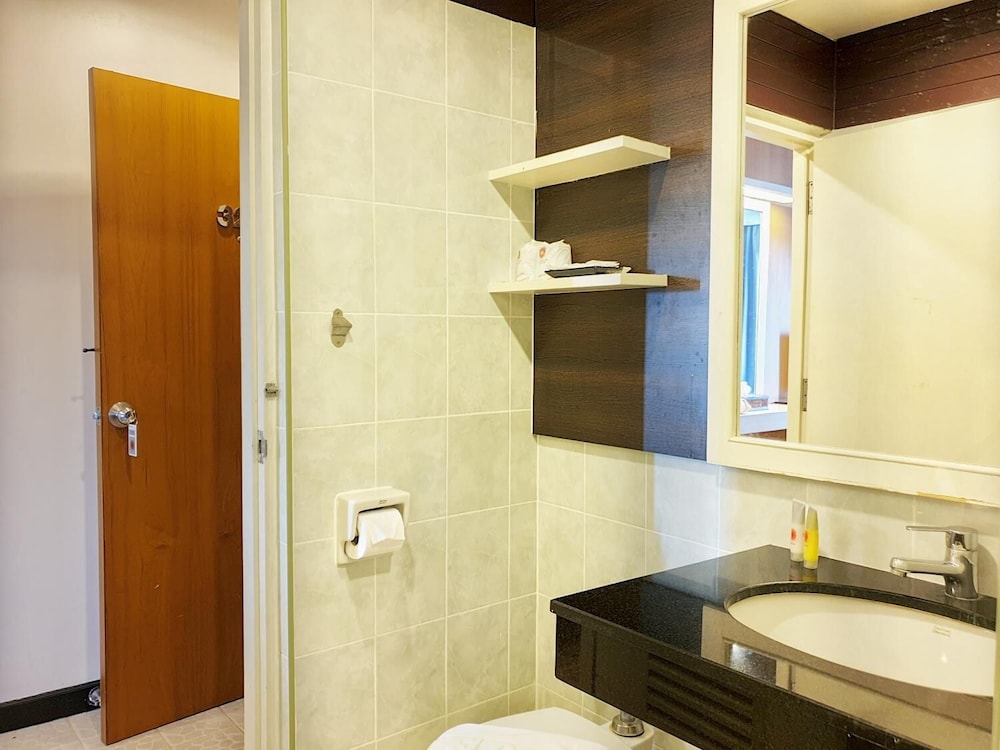 New Travel Lodge Hotel 35/63