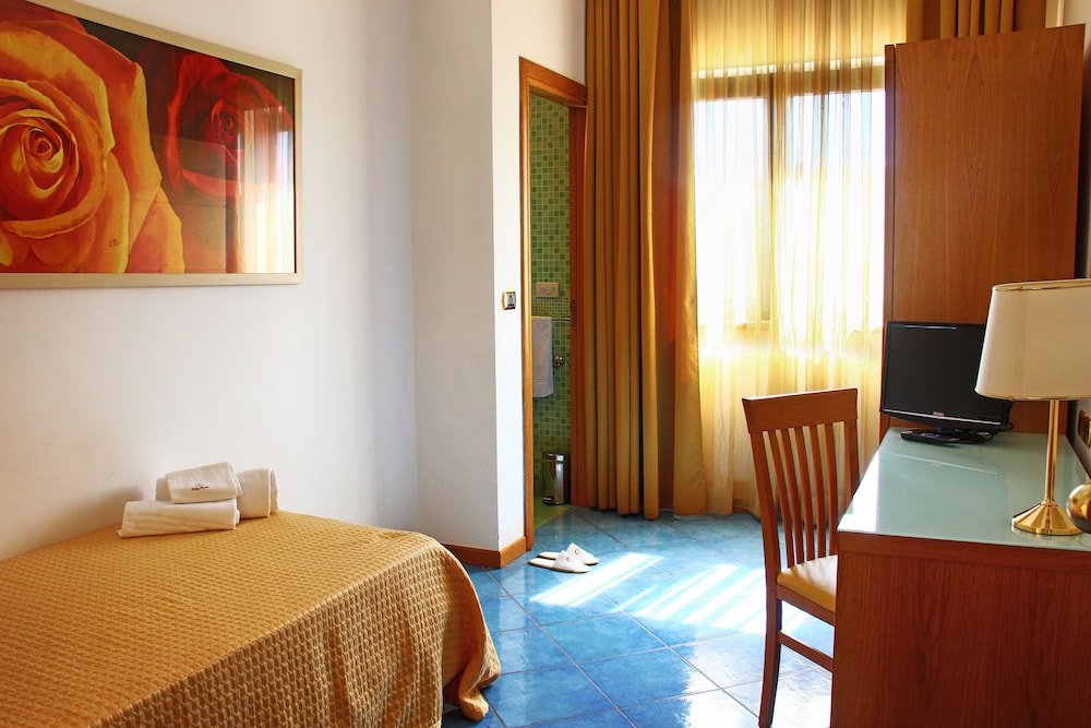 City Hotel Casoria 8/29