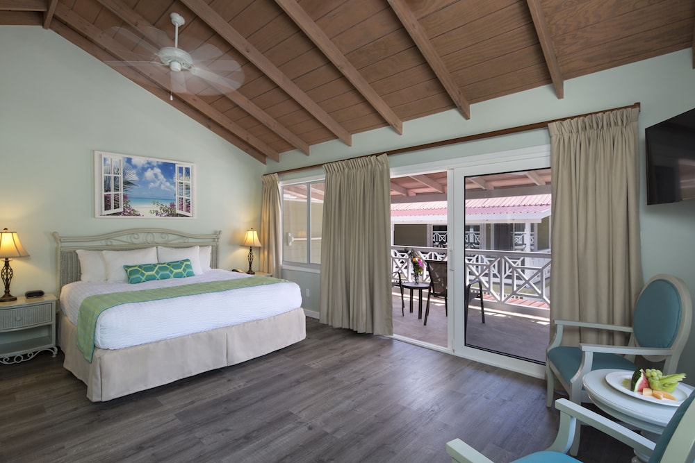 Pineapple Beach Club - Adults Only 17/40
