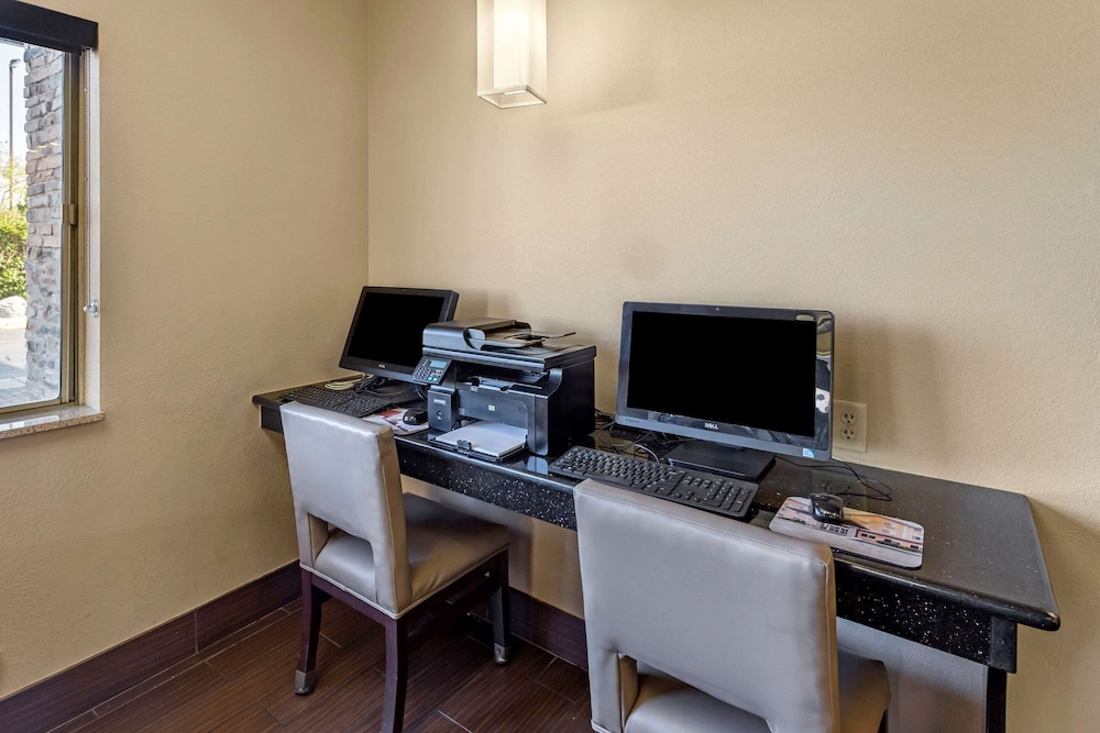 Comfort Inn Gurnee near Six Flags 34/35