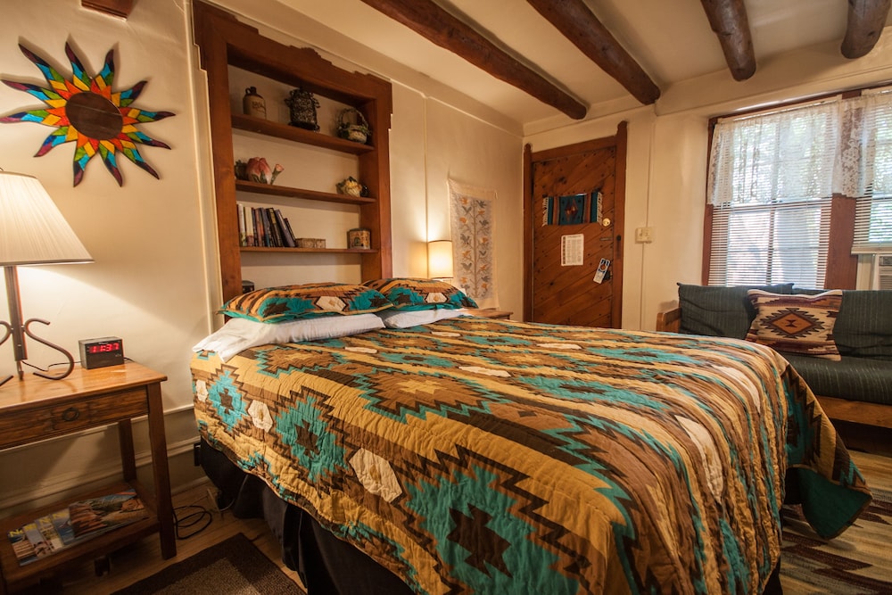 Pueblo Bonito Bed And Breakfast Inn 24/70