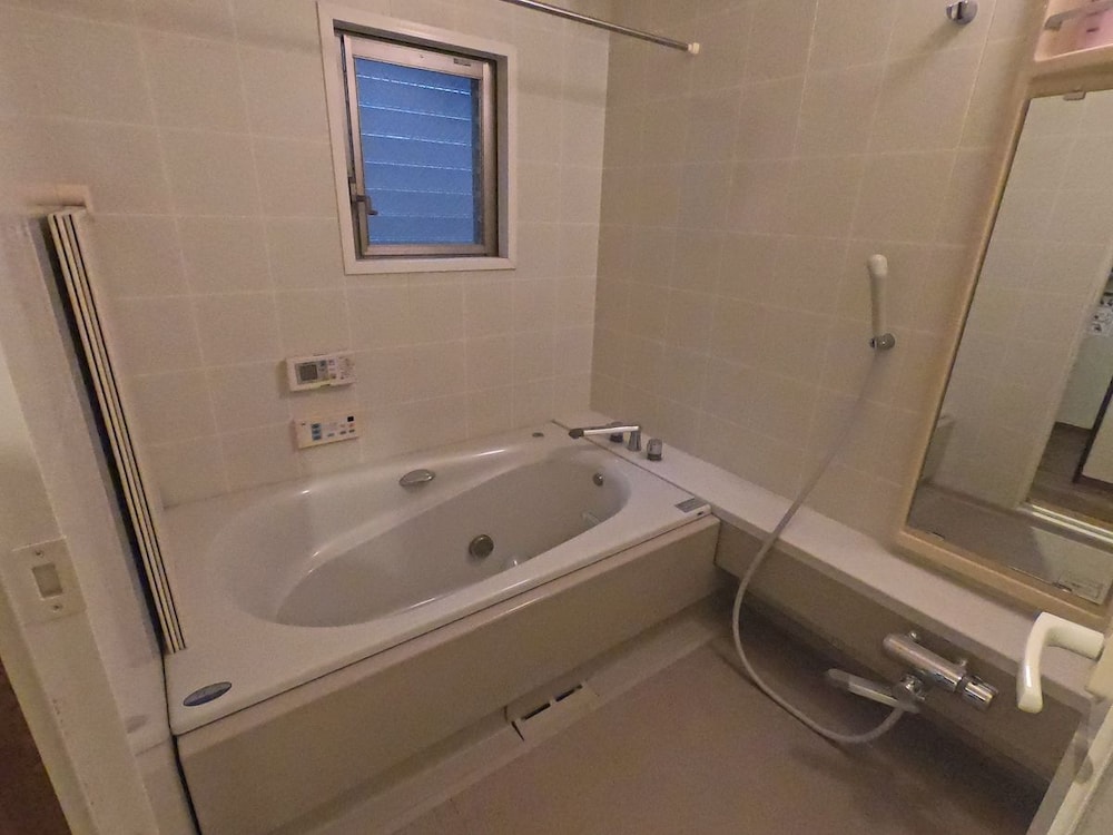 APARTMENT, 4 BEDS