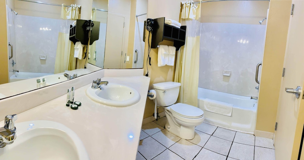 Weston Inn Suites 23/55