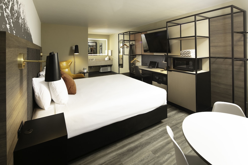 Waypoint Hotel 24/62