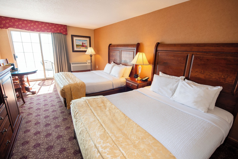 DELUXE, 2 QUEEN BEDS, BEACH SIDE, BALCONY