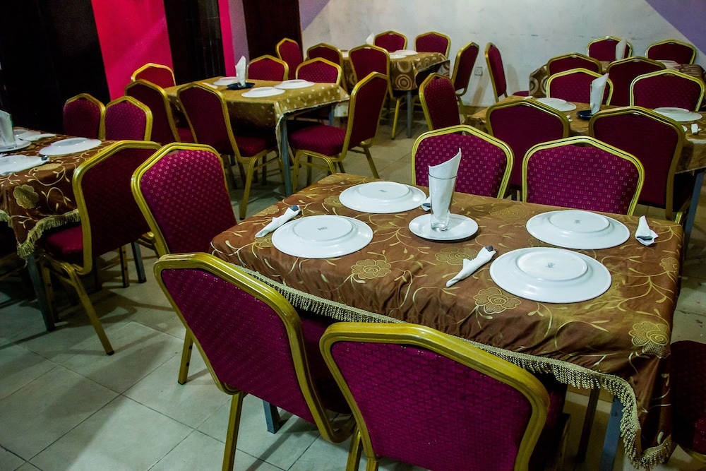Emglo Suites 21/36