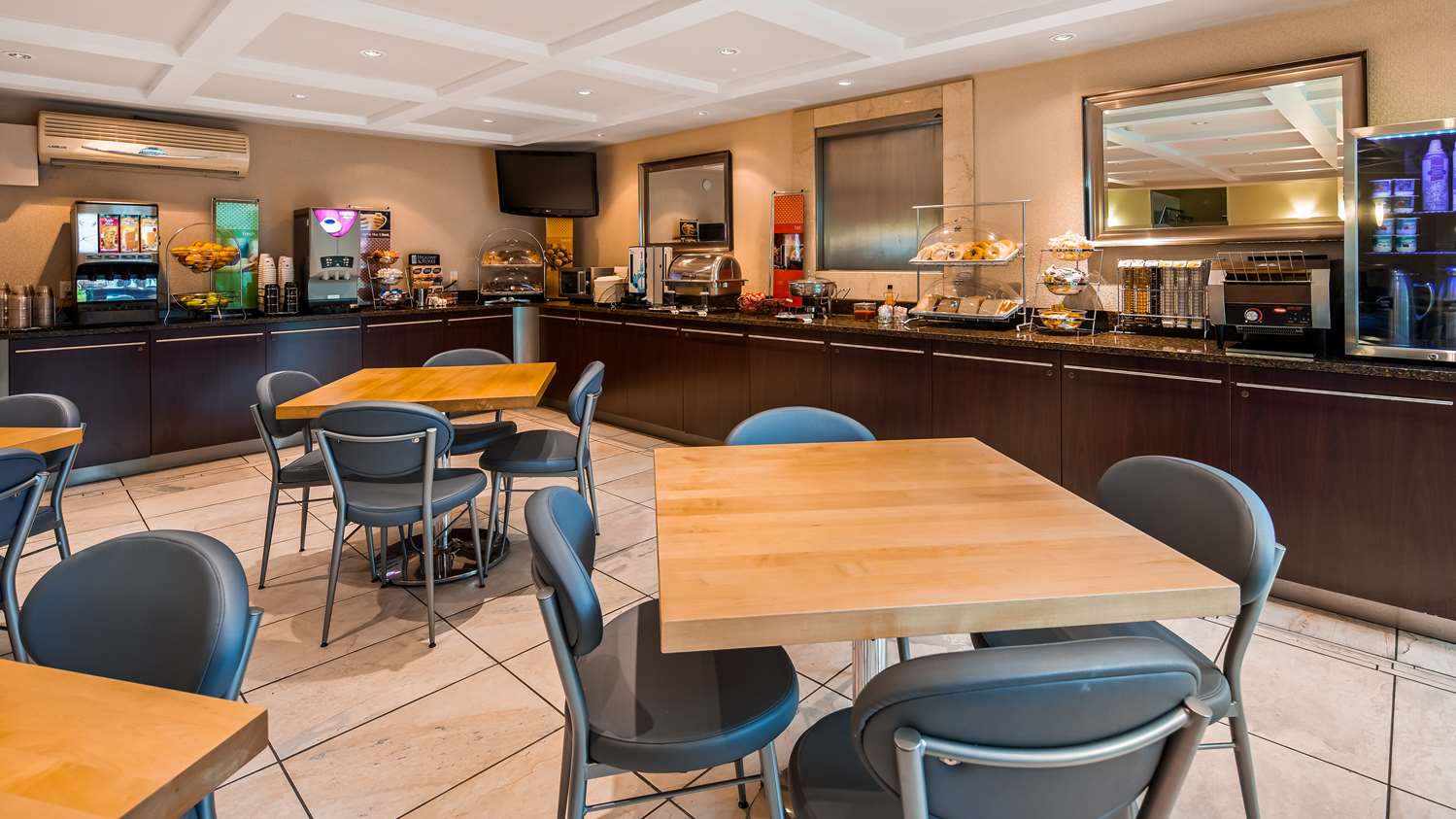 Best Western Plus Regency Inn and Conference Centre 8/15