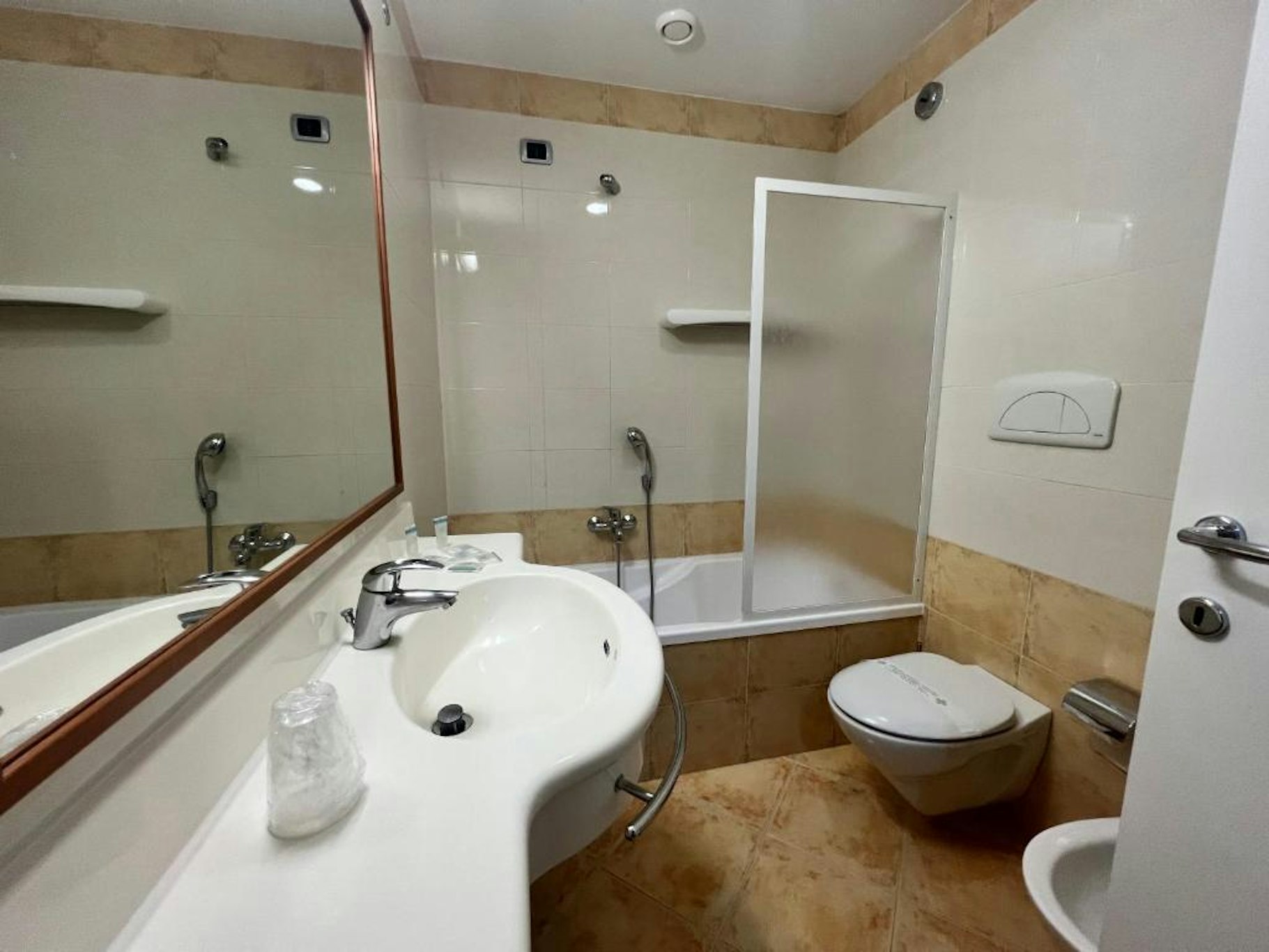 MIRABEAU PARK HOTEL 24/26