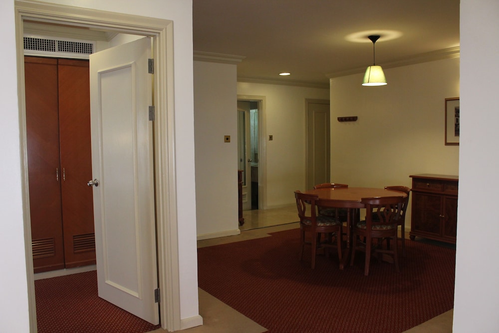 Merdeka Palace Hotel Suites 24/47