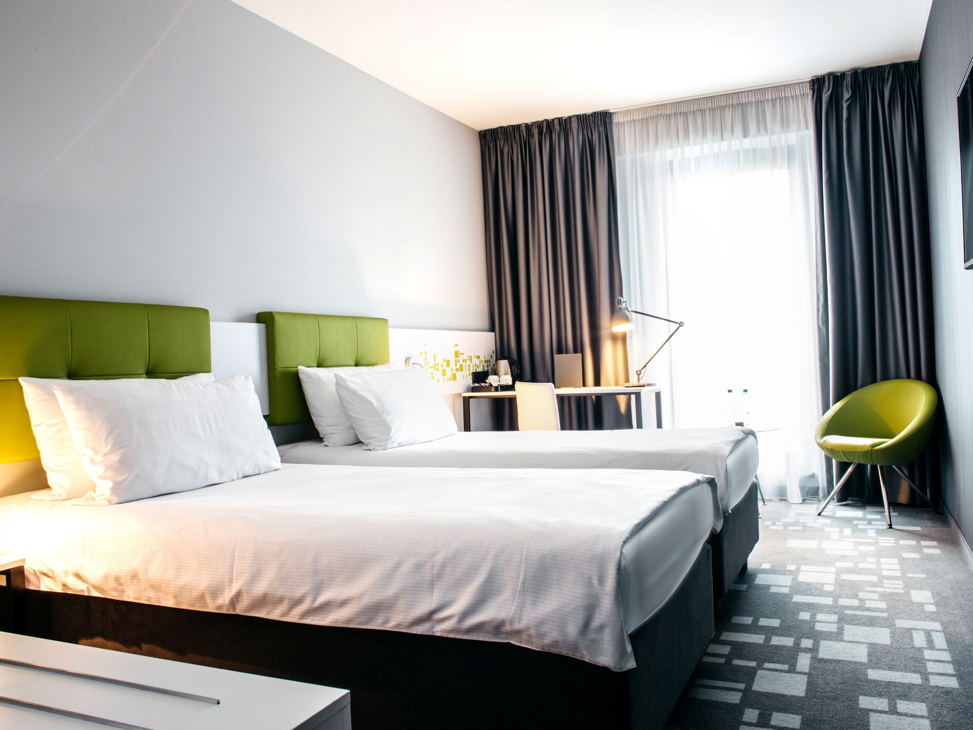 ROOM, TWIN BEDS