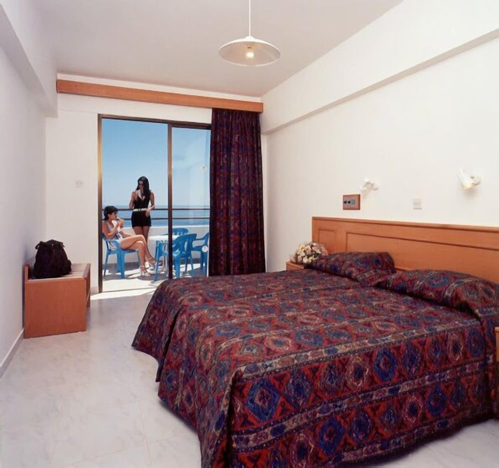 Corallia Beach Hotel Apartments 10/39
