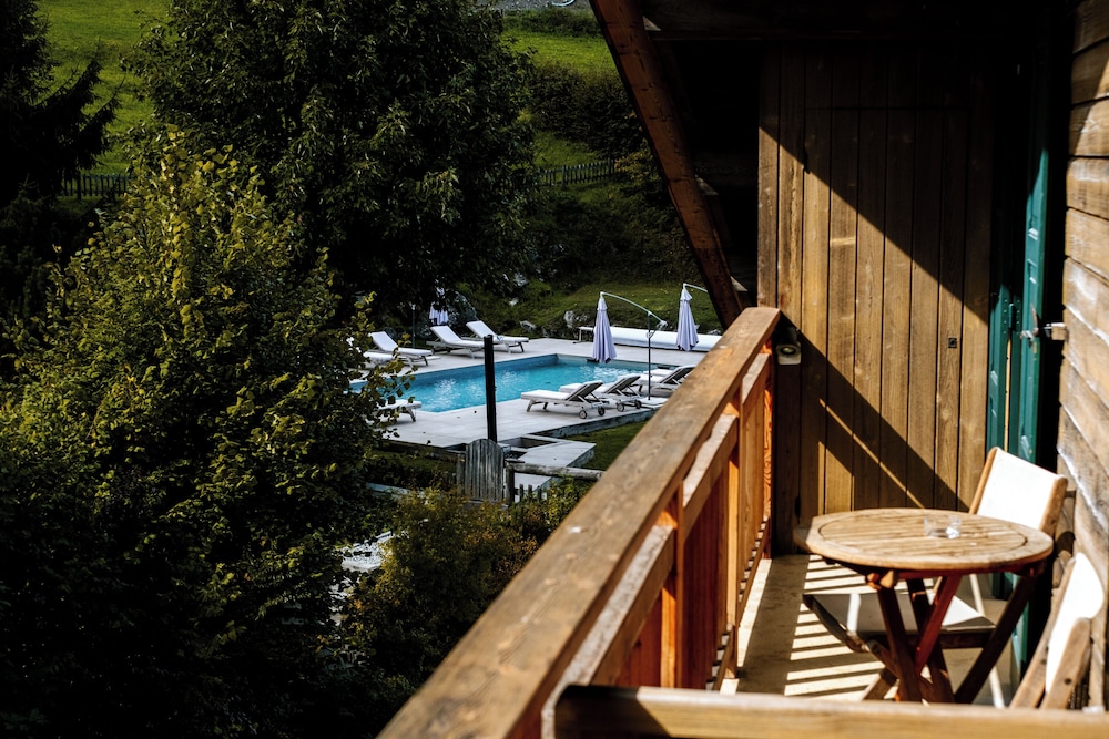 Les Roches Fleuries 25/50