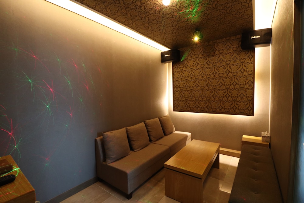 Airport Hotel 25/43