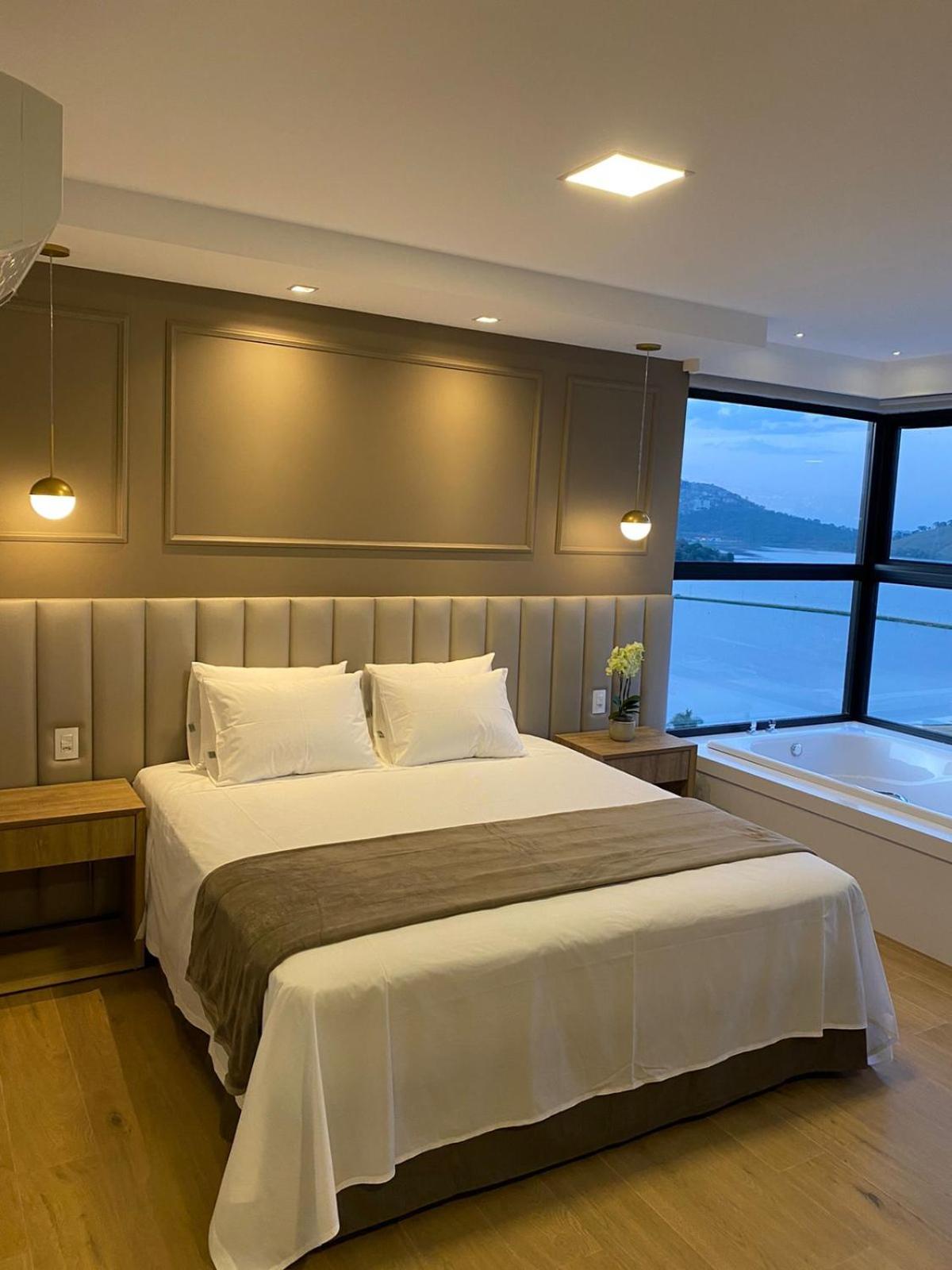 Suite, King Bed, Hot Tub