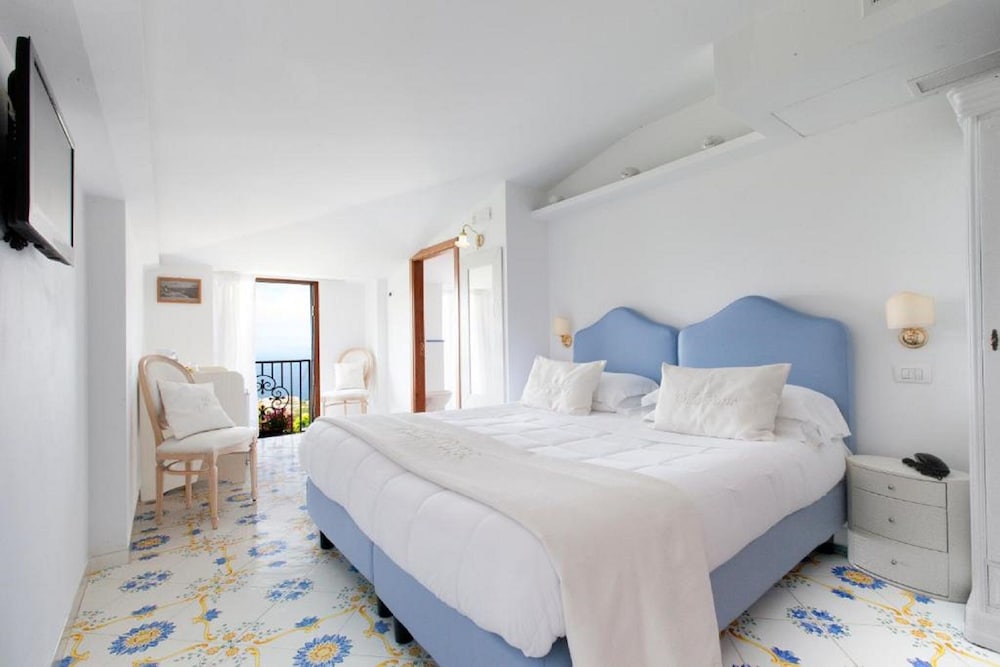 Room, Triple, 1 Queen and 1 Single Bed, Sea View, Balcony