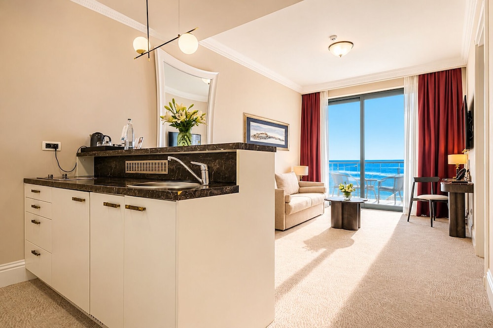 Royal Princess Hotel 8/50