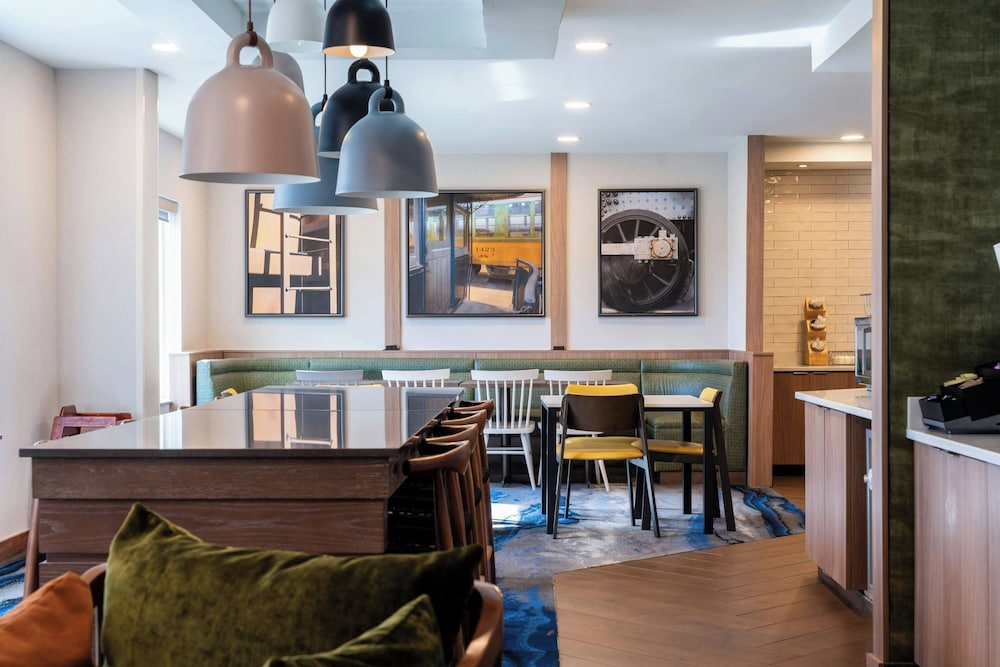 Fairfield Inn Suites by Marriott Atlanta Kennesaw 35/50