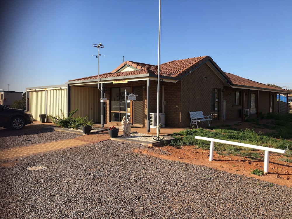 AIRPORT WHYALLA MOTEL 54/58