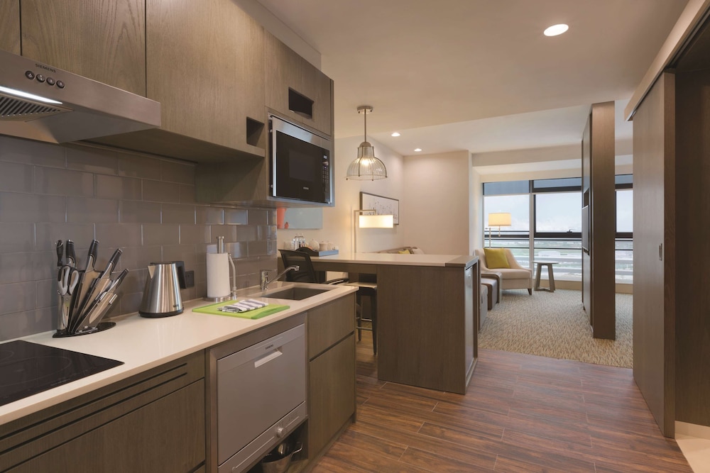 Hyatt House Shenzhen Airport 11/70