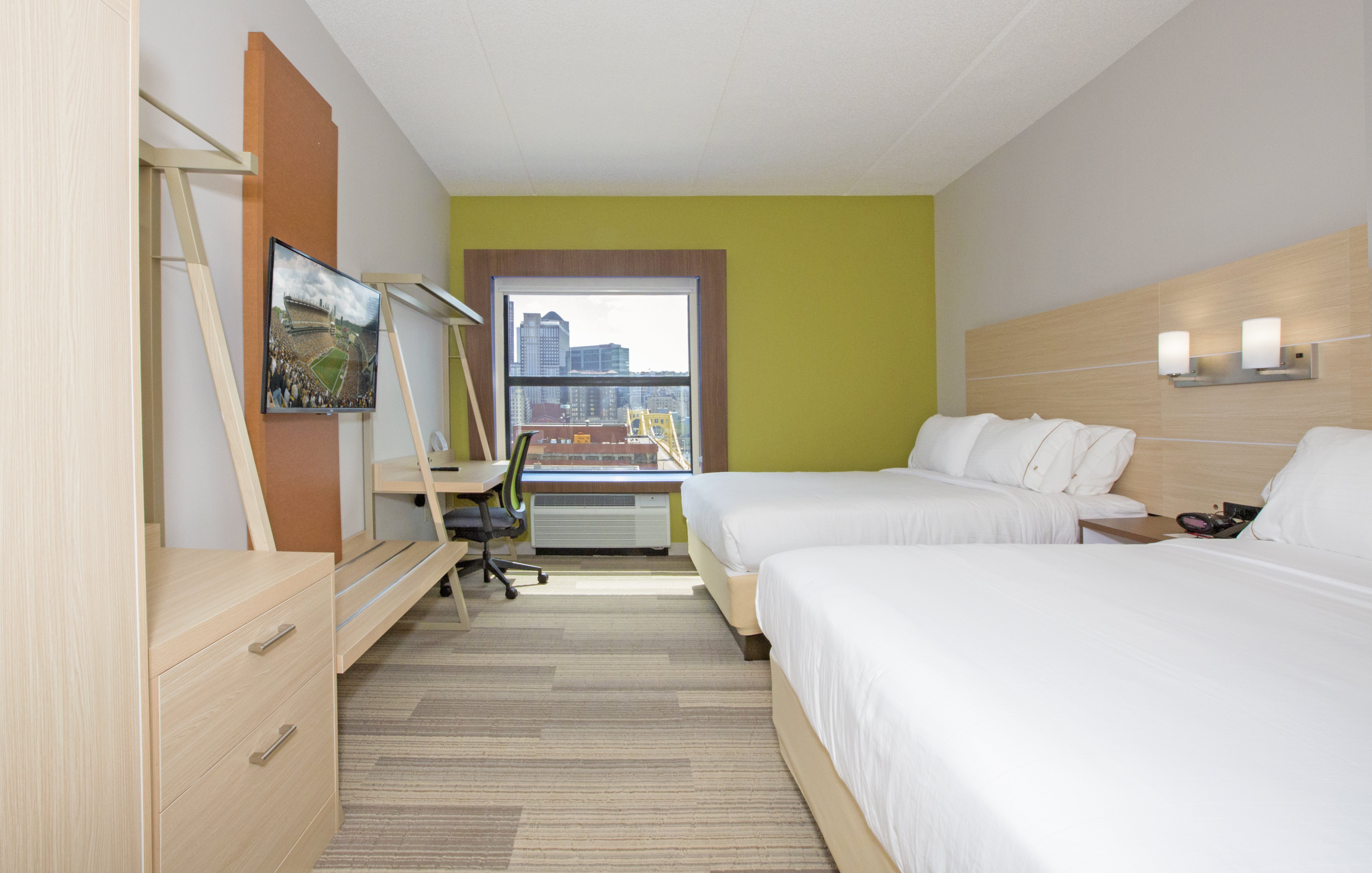 Holiday Inn Express Suites Pittsburgh North Shore 26/60