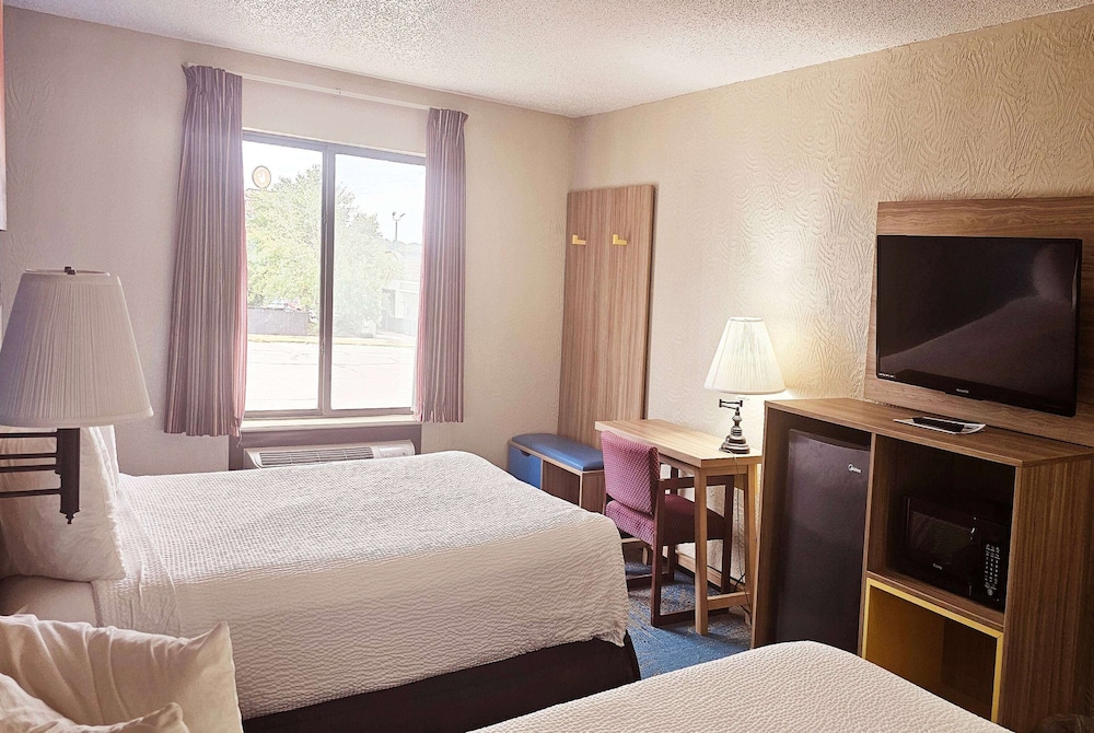 Days Inn by Wyndham Ozark Springfield 11/22