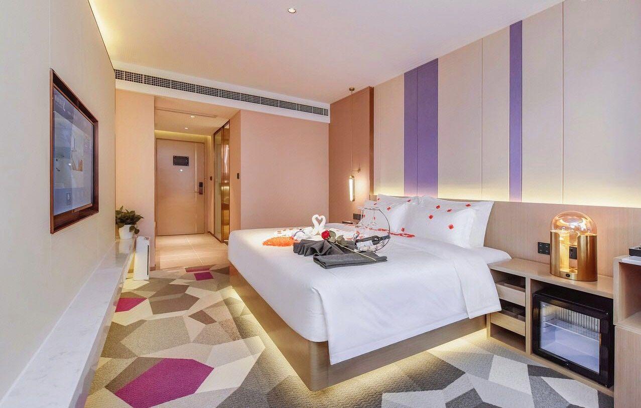 Lifeng Hotel (Chongqing Bishan Light Rail Station Store) 17/31