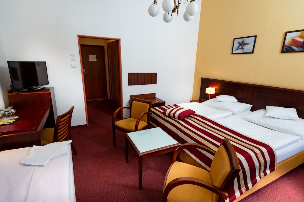 Petr Hotel 15/54