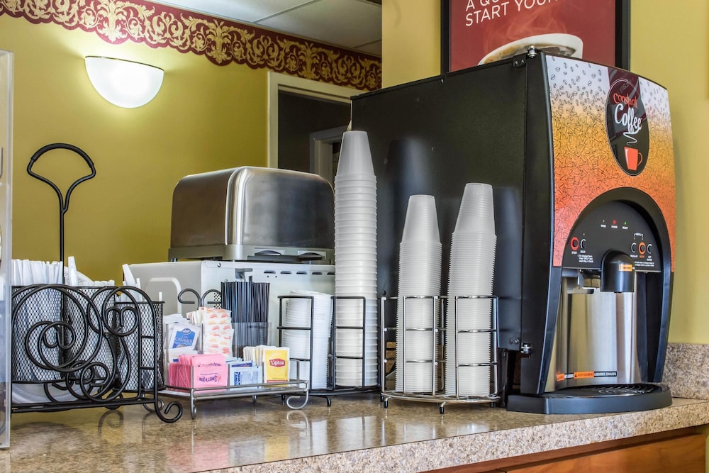 Econo Lodge Louisville Airport 26/40